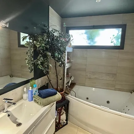 Designer & Nature, Close To Montpellier, Pool Villa